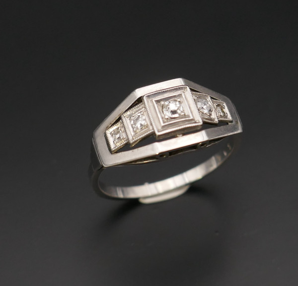 Art-Deco-Ring, verziert mit 5 Diamanten, 18 Karat Gold und Platin.