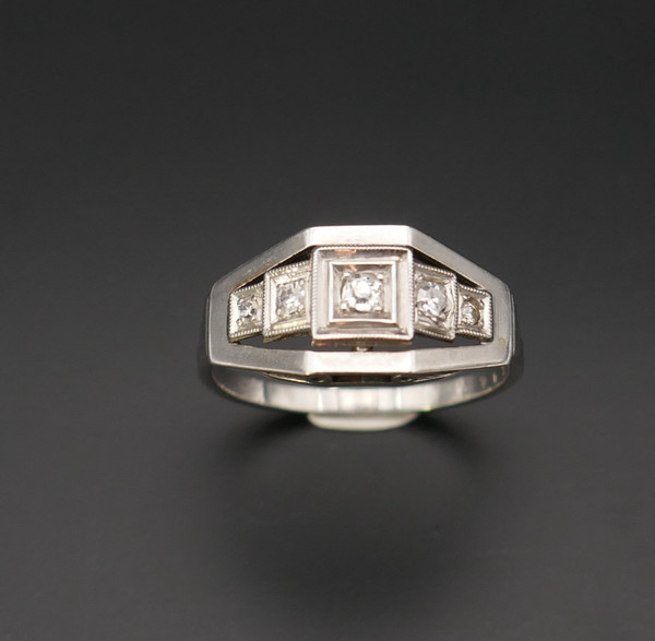 Art-Deco-Ring, verziert mit 5 Diamanten, 18 Karat Gold und Platin.