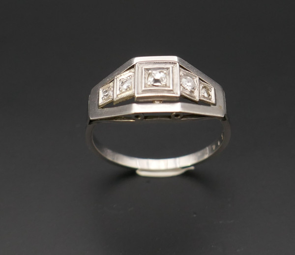 Art-Deco-Ring, verziert mit 5 Diamanten, 18 Karat Gold und Platin.