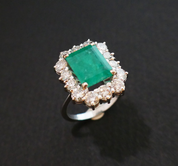 3 Karat Smaragdring und 2 Karat Diamanten, Zertifikat.