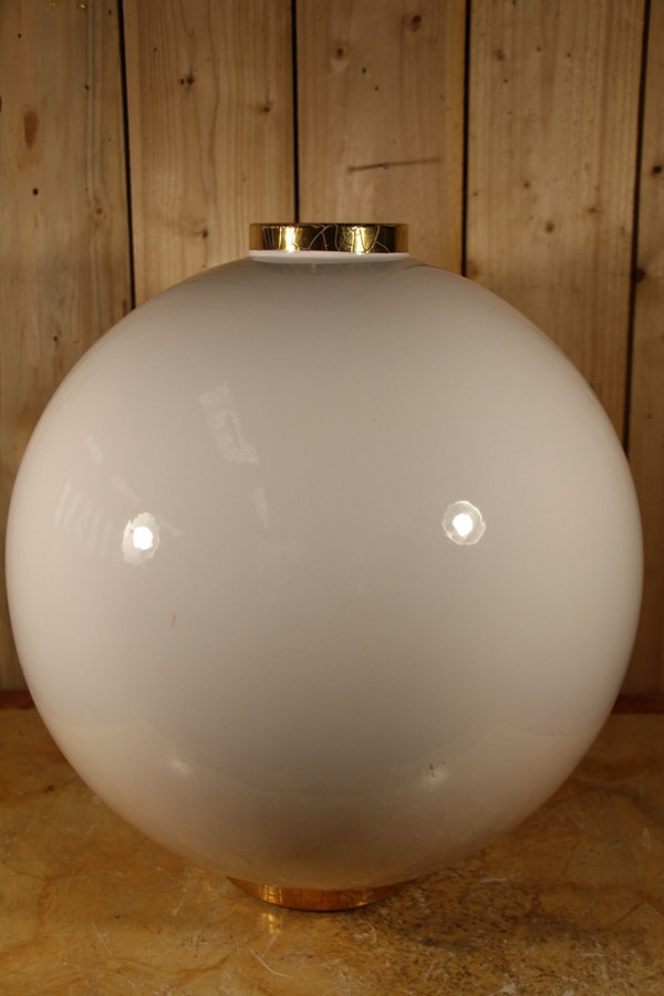 Kugelvase aus der Longwy-Manufaktur des 20. Jahrhunderts