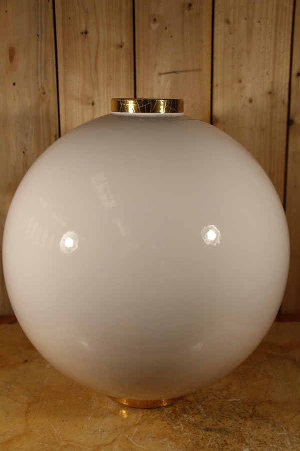 Kugelvase aus der Longwy-Manufaktur des 20. Jahrhunderts