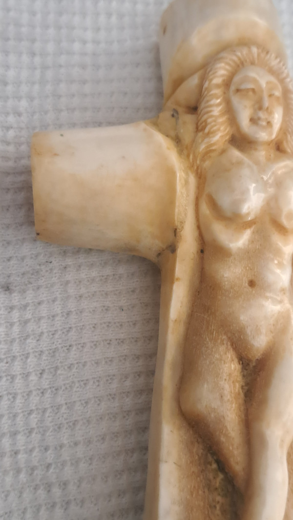 Pommeau de canne sculpté en os de bovin érotique