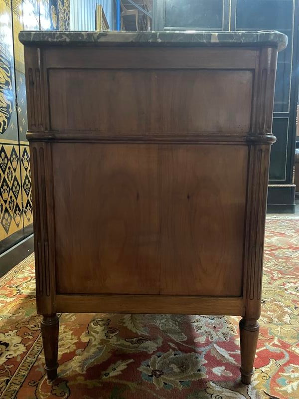 Commode d’époque Louis XVI en noyer et merisier Restaurée 