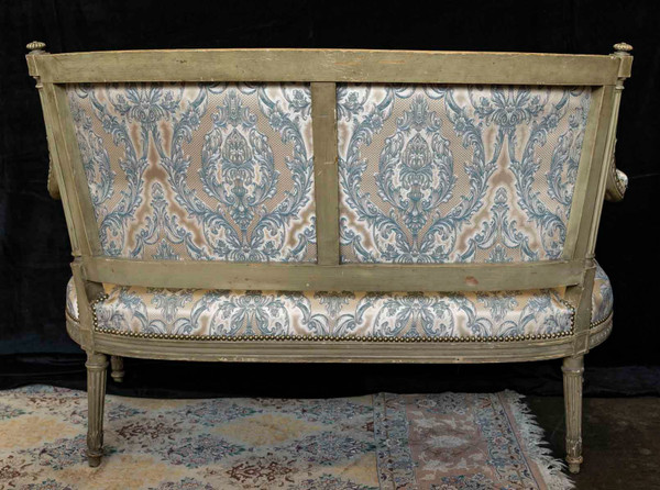 Un canapé en bois peint de style louis XVI, XIXème