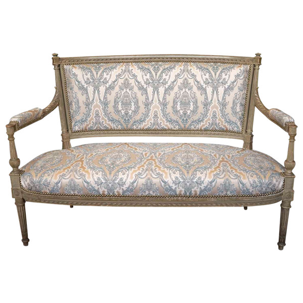 Un canapé en bois peint de style louis XVI, XIXème