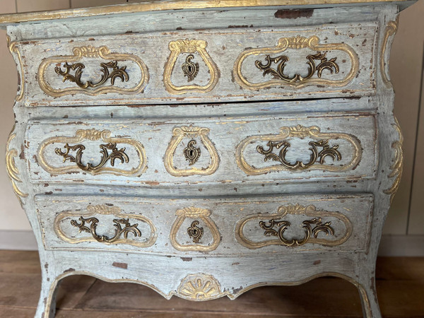 Louis XV chest of drawers from the late 19th century