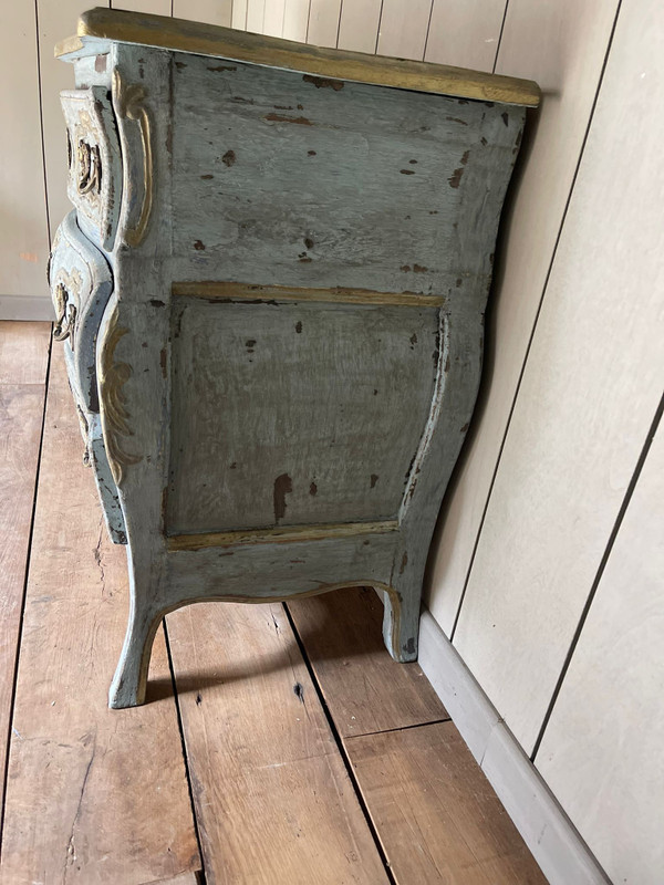 Louis XV chest of drawers from the late 19th century
