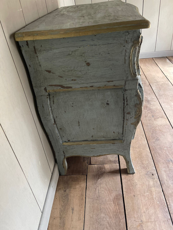 Louis XV chest of drawers from the late 19th century