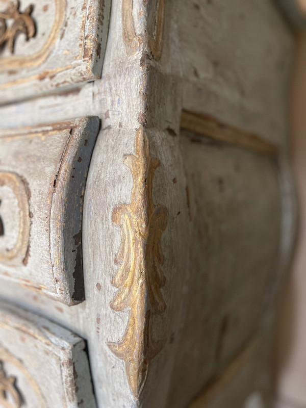 Louis XV chest of drawers from the late 19th century