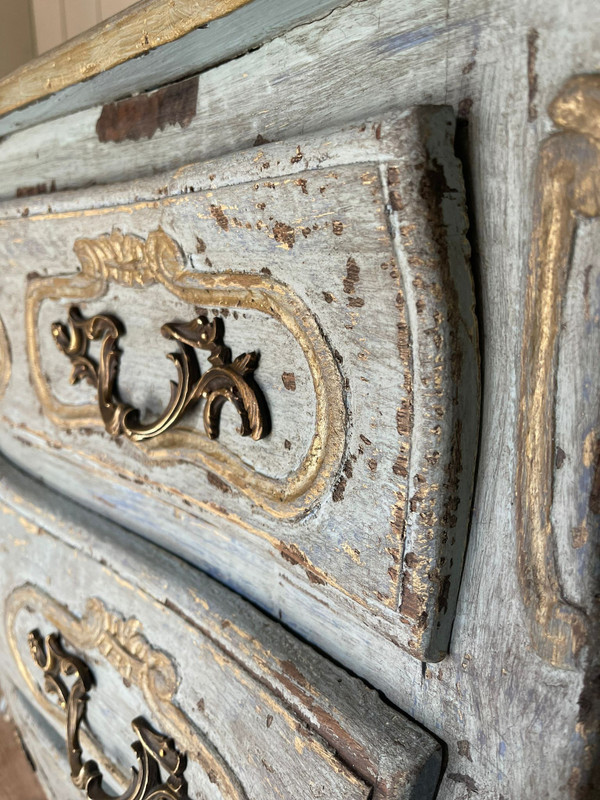 Louis XV chest of drawers from the late 19th century