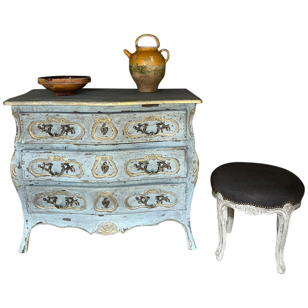Louis XV chest of drawers from the late 19th century