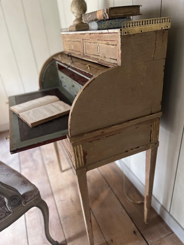 Bureau à cylindre Louis XVI datant du 18e siècle très belle patine 