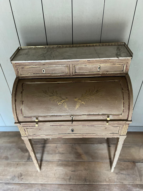 Bureau à cylindre Louis XVI datant du 18e siècle très belle patine 