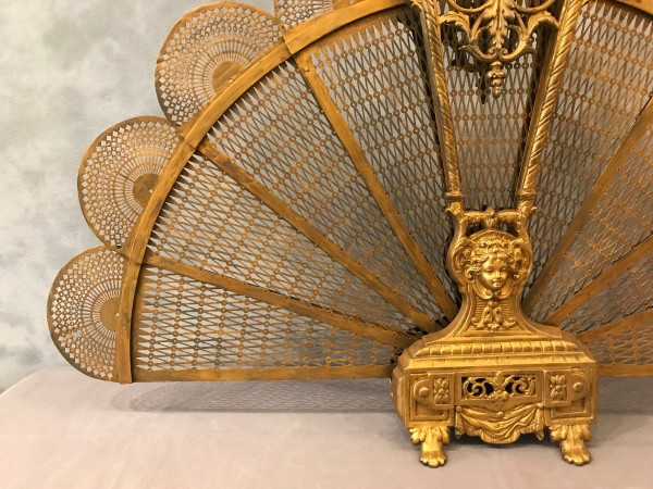 Pare feu de cheminée en bronze d'époque 19 ème en éventail