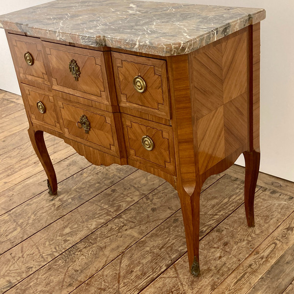 Transition style chest of drawers