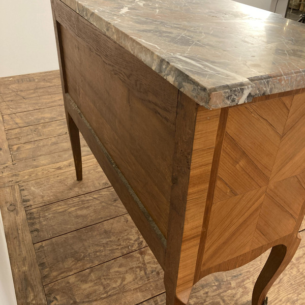 Transition style chest of drawers