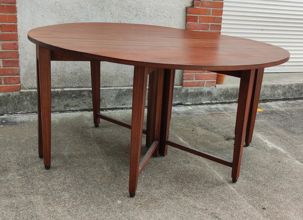 Großer Design-Klapptisch
