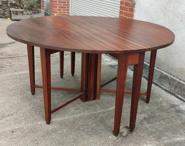 Großer Design-Klapptisch