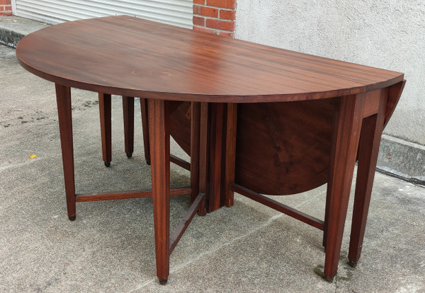 Großer Design-Klapptisch