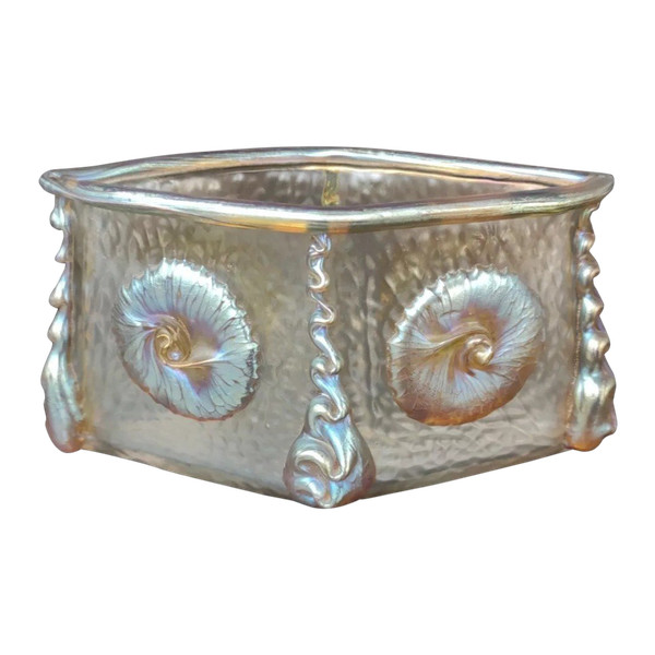 Superb Art Nouveau Johann Loetz Nautilus decor bowl.