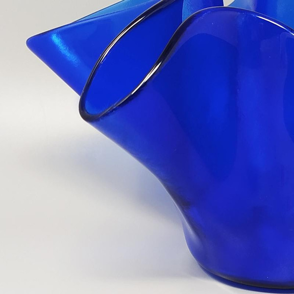 Blaue Vase "Fazzoletto" von Dogi aus Muranoglas, 1970er Jahre. Hergestellt in Italien