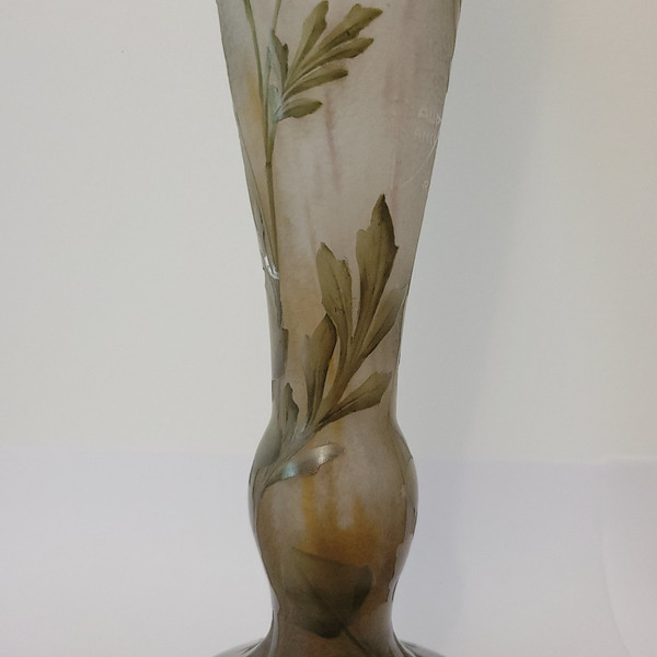 Vase DAUM émaillé à décor de cardamines des près et Lierre vers 1910