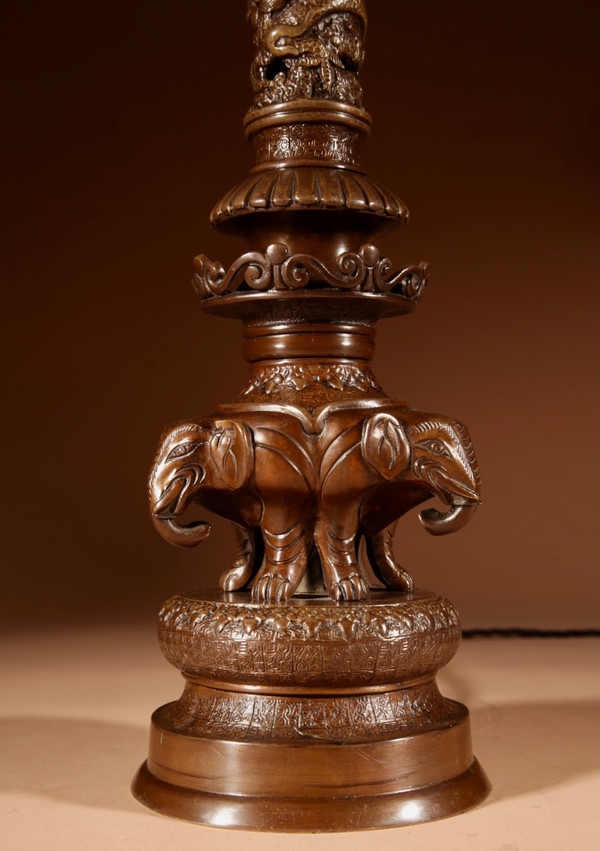 Impressive original bronze table lamp with Japanese elephant, Meiji period 1868-1912,