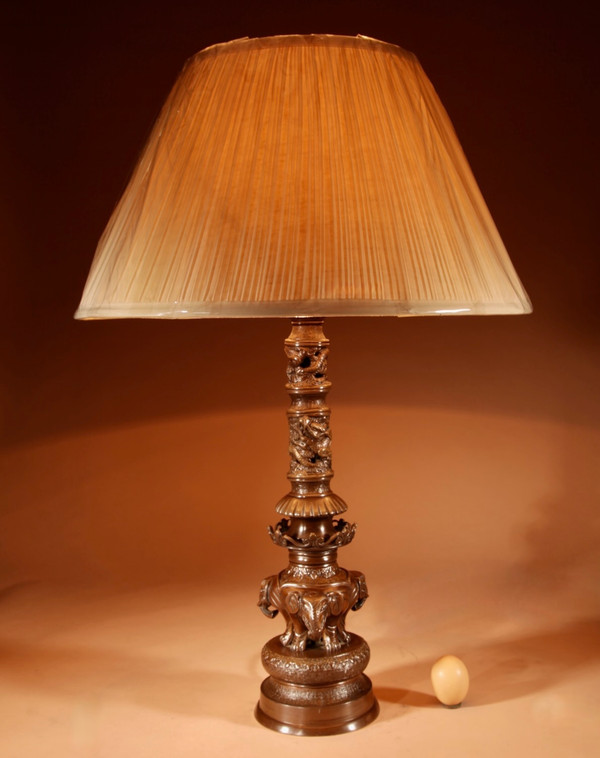 Impressive original bronze table lamp with Japanese elephant, Meiji period 1868-1912,