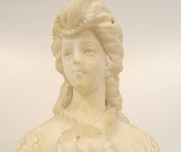 Scultura Busto in alabastro Cipriani Giovane donna elegante Art Nouveau XIX secolo