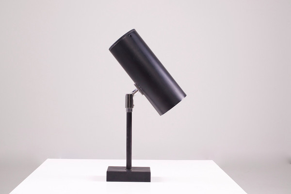 Modernistische, verstellbare Spot-Wandleuchte.