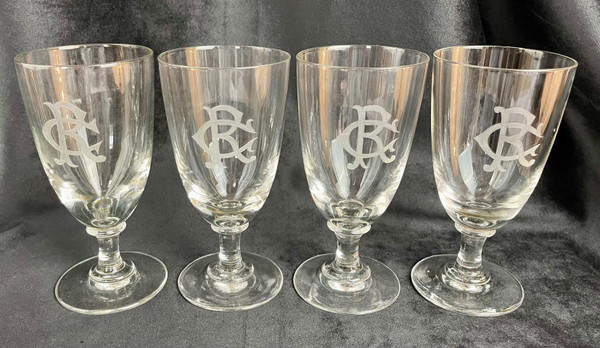 Superbo set di 4 bicchieri da vino rosso in cristallo con monogramma "CR" - XIX secolo