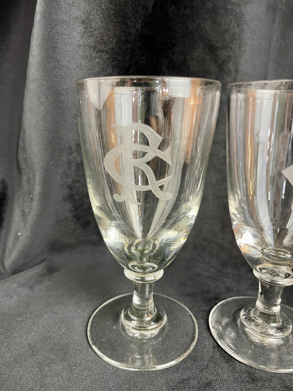 Superbo set di 4 bicchieri da vino rosso in cristallo con monogramma "CR" - XIX secolo