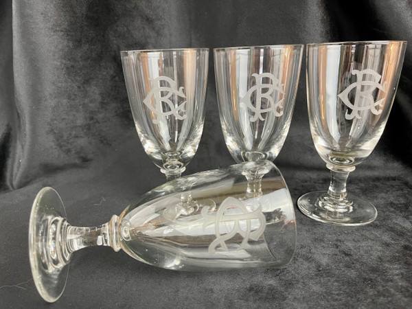 Superbo set di 4 bicchieri da vino rosso in cristallo con monogramma "CR" - XIX secolo