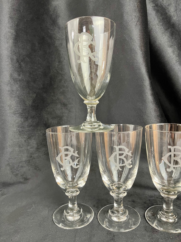 Superbo set di 4 bicchieri da vino rosso in cristallo con monogramma "CR" - XIX secolo