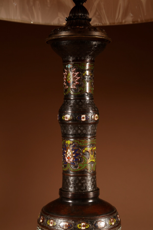  Lampe de table japonaise en bronze Champlevé, impressionnante et originale.
