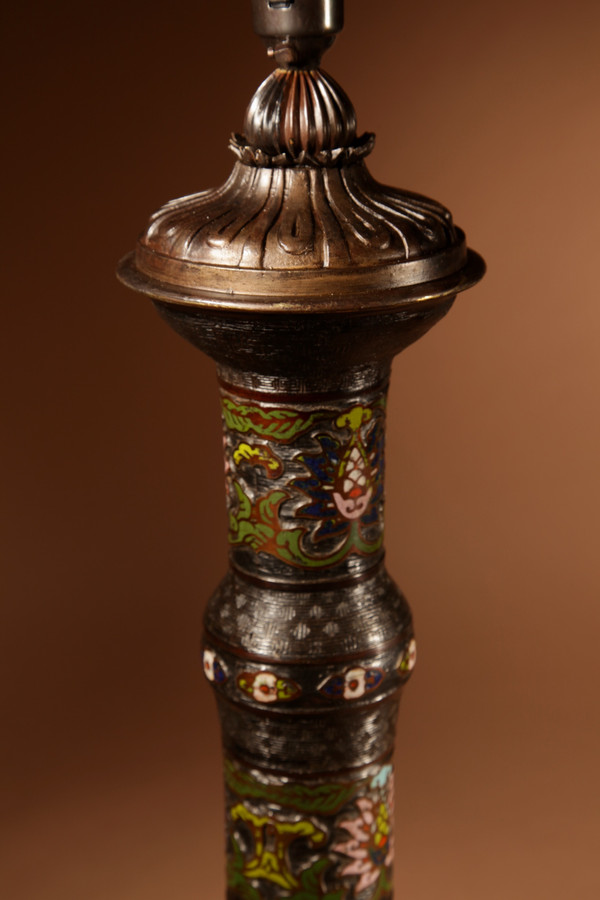  Lampe de table japonaise en bronze Champlevé, impressionnante et originale.