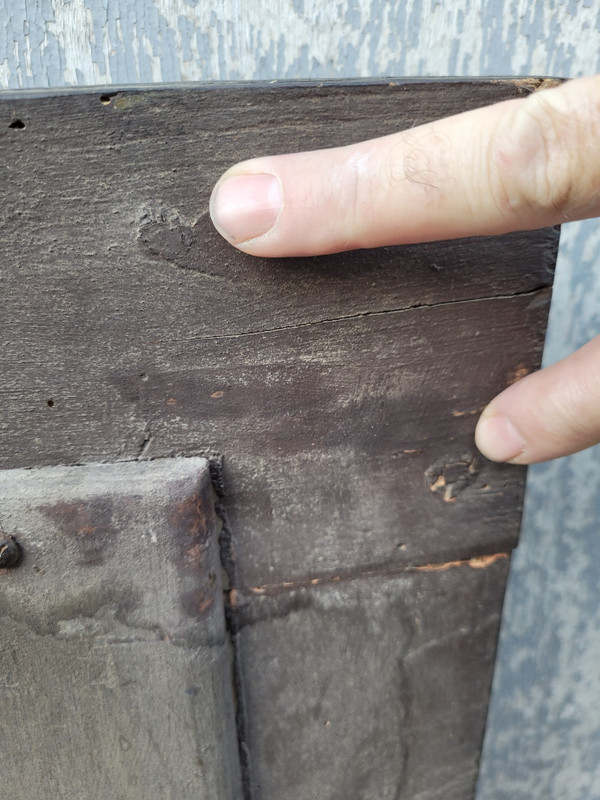 Specchio in legno annerito e dorato, XVII secolo