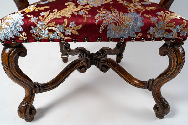 Pair of molded and carved walnut armchairs to style the hair Italy early 18th century