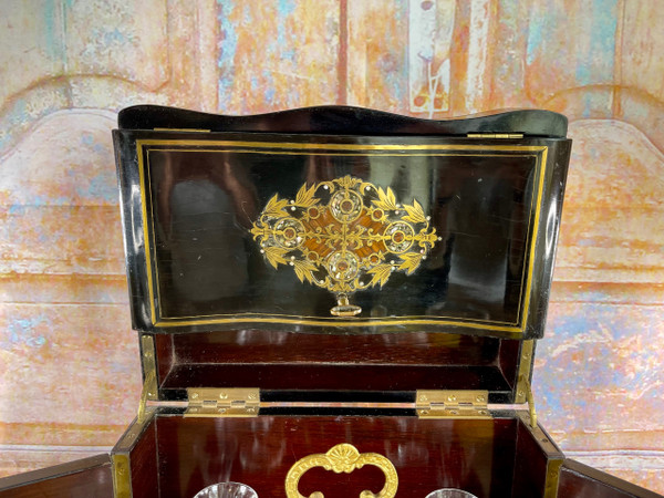 Wunderschöner Likörkeller Napoleon III. aus Boulle-Marmor mit Baccarat-Karaffen und Medici-Gläsern
