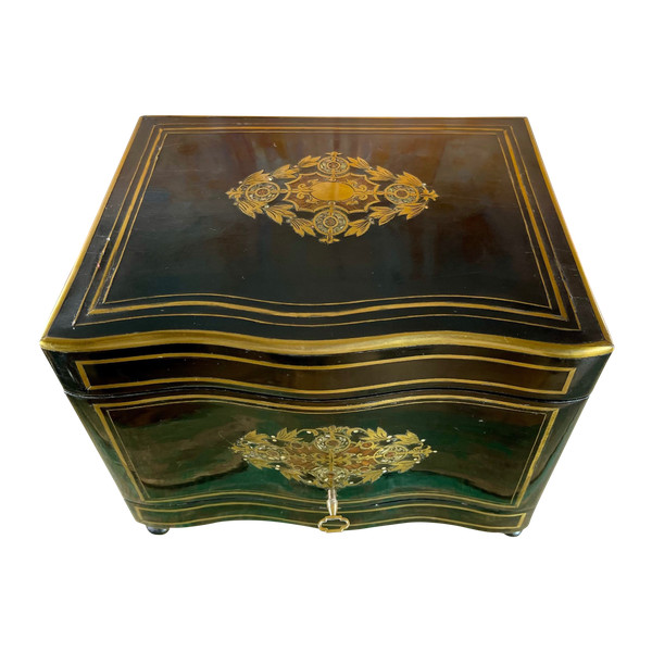 Wunderschöner Likörkeller Napoleon III. aus Boulle-Marmor mit Baccarat-Karaffen und Medici-Gläsern