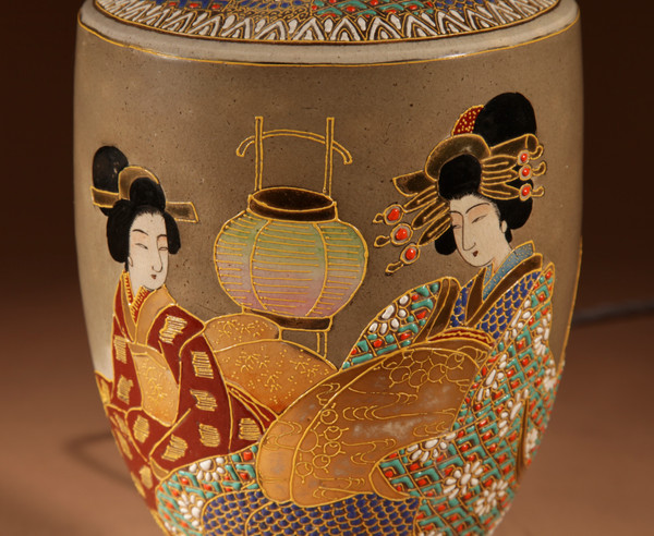 A highly decorative Japanese Satsuma table lamp.