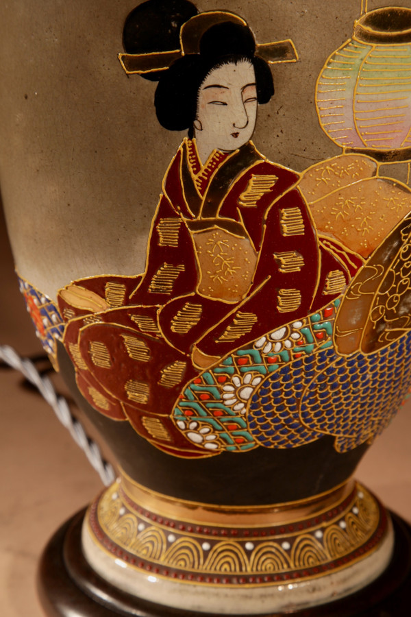 A highly decorative Japanese Satsuma table lamp.