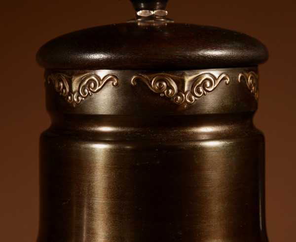 Elegantissima lampada da tavolo olandese in stile Art Nouveau/Art Déco in ottone patinato e lucidato