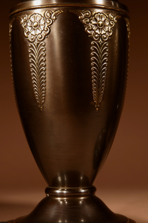 Elegantissima lampada da tavolo olandese in stile Art Nouveau/Art Déco in ottone patinato e lucidato