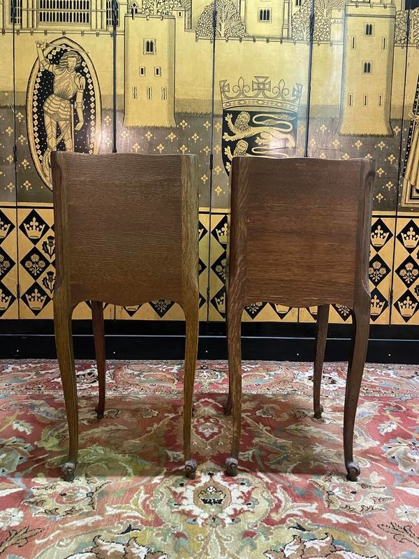 Paire de tables de chevets style Louis XV en chêne 