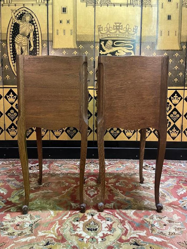 Paire de tables de chevets style Louis XV en chêne 