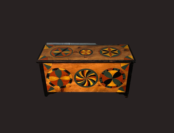 Coffre en épicéa décoré1800