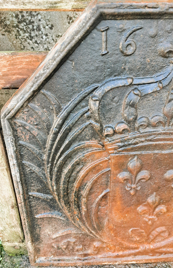 Cast iron fireback decorated with the Royal coat of arms of France dated 1659 19th century