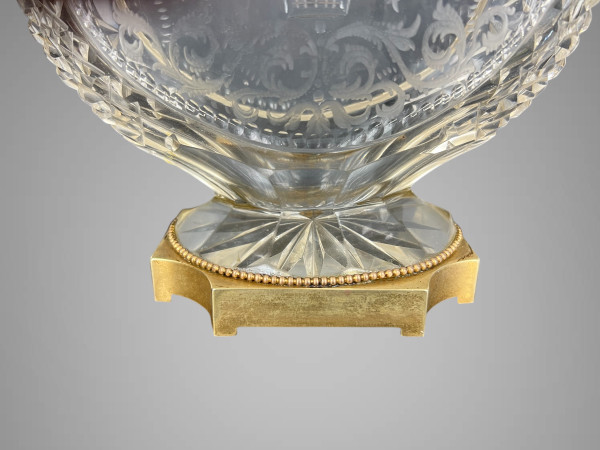 GRANDE CARAFFA IN VETRINA DI DIMENSIONE INTAGLIO (circa 1890) E BRONZO